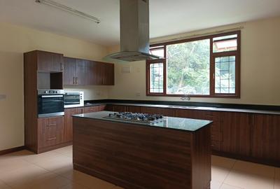 4 Bed Apartment with En Suite in Riverside
