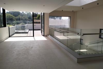 5 Bed Townhouse with En Suite in Brookside - 4