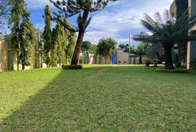 6 Bed House with En Suite in Runda