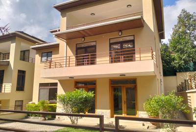 5 Bed Townhouse with En Suite in Lavington - 4