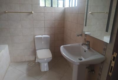 6 Bed Townhouse with En Suite in Kitisuru