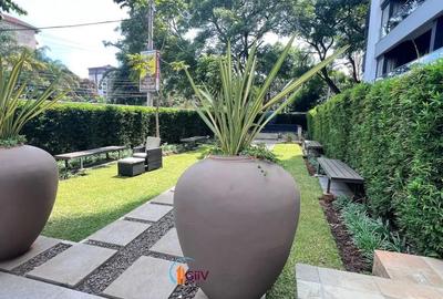 2 Bed Apartment with Swimming Pool in Riverside