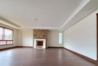 5 Bed Townhouse with En Suite in Spring Valley - 3