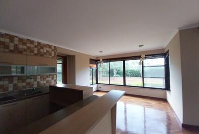 4 Bed Townhouse with Swimming Pool in Ridgeways