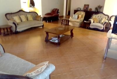 4 Bed House with En Suite at Custom Road - 4