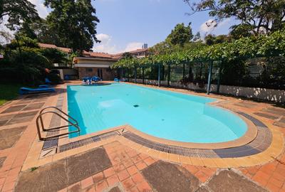 4 Bed House with En Suite in Riverside