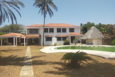 4 Bed Villa with En Suite at Bofa