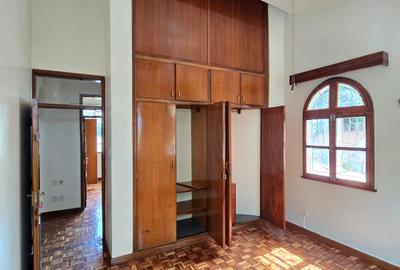 5 Bed House in Nyali Area