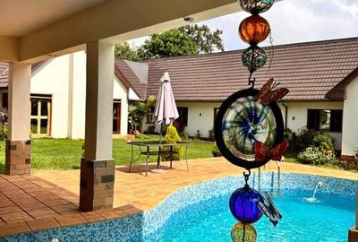 7 Bed House with En Suite in Ridgeways - 2