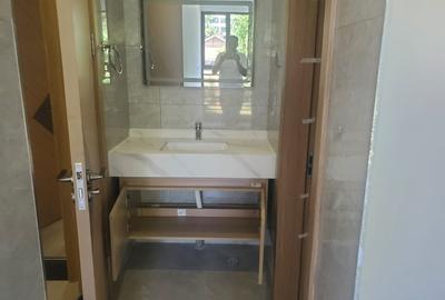 3 Bed Apartment with En Suite at Riverside Drive - 4