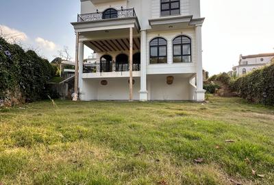 5 Bed House with En Suite at Loresho