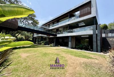 5 Bed House with En Suite at Saunders Close - 2