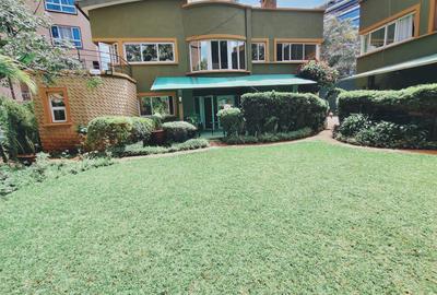 4 Bed Villa with En Suite in Riverside - 2