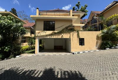 5 Bed Villa with En Suite in Kyuna