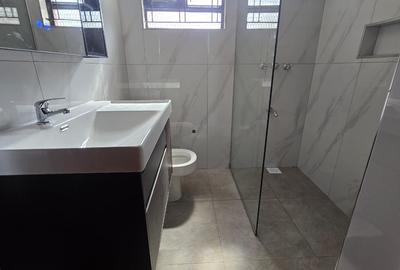 3 Bed House with En Suite in Rosslyn