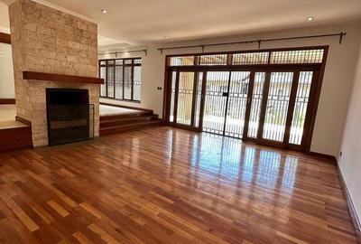 5 Bed Townhouse with En Suite in Lavington - 2