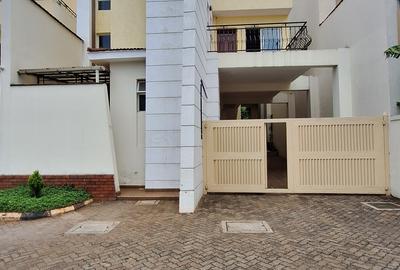 5 Bed Townhouse with En Suite in Kyuna