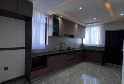 5 Bed Townhouse with En Suite at Kamangu Area - 4