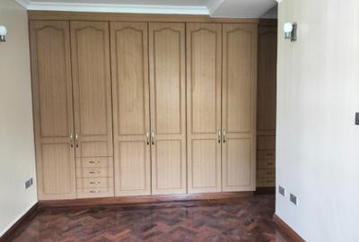 4 Bed Townhouse with En Suite in Lavington