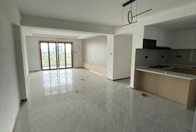 3 Bed Apartment with En Suite in Riverside - 3