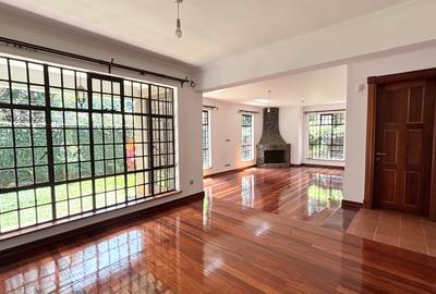 4 Bed Villa with En Suite in Spring Valley - 3