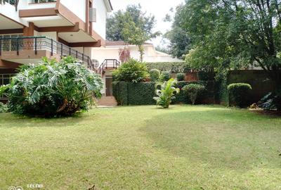 6 Bed House with En Suite in Runda