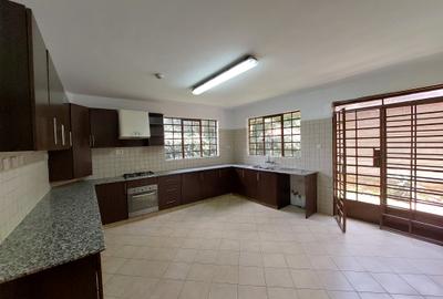 6 Bed Townhouse with En Suite at James Gichuru - 4
