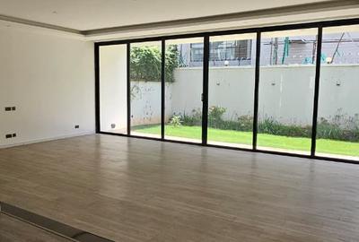 4 Bed Villa with En Suite at Apple Cross