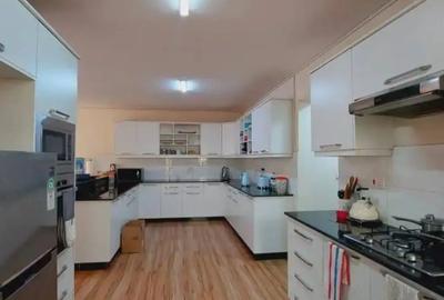 4 Bed Townhouse with En Suite in Kitisuru