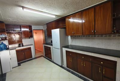 6 Bed Villa with En Suite in Lavington - 4
