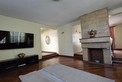 5 Bed House with En Suite in Lavington - 3