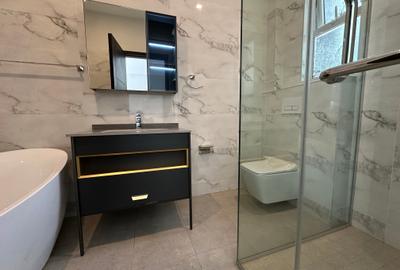 3 Bed Apartment with En Suite at Riverside - 2