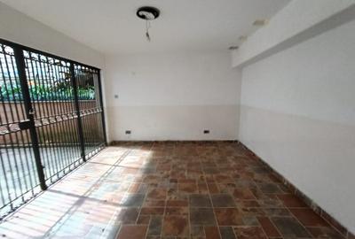 5 Bed Townhouse with En Suite in Lavington - 4