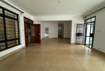 3 Bed Apartment with En Suite in Kilimani