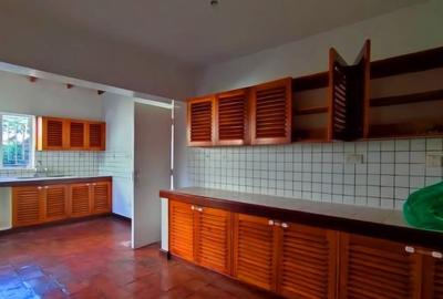 4 Bed House with En Suite in Riverside - 3