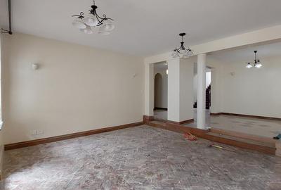 5 Bed Townhouse with En Suite in Riverside