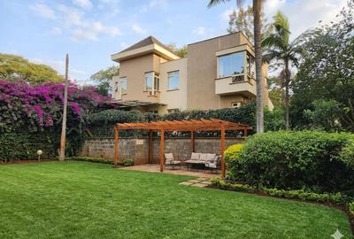 4 Bed Villa with En Suite at Dennis Pritt Road