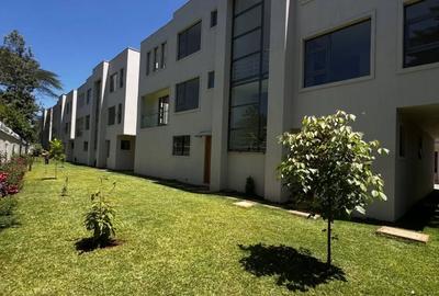 6 Bed Townhouse with En Suite at Lavington Green