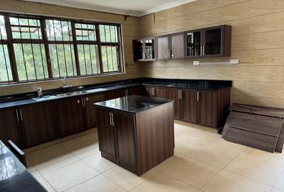 6 Bed House with En Suite in Kitisuru