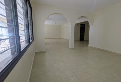4 Bed House with En Suite at 3Rd Avenue - 4