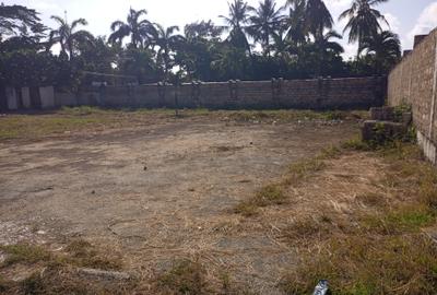 1.4 m² Land at Beach Road - 2