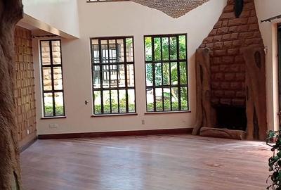 5 Bed House with En Suite at Nyari