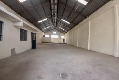 4,998 ft² Warehouse with Backup Generator in Industrial Area - 4