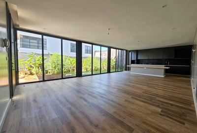 4 Bed Townhouse with Swimming Pool in Runda