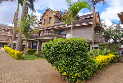 5 Bed Townhouse with En Suite at Lavington Green - 3