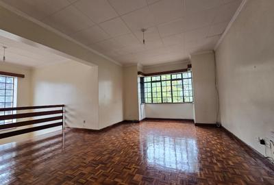 4 Bed House with En Suite in Lavington