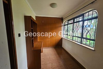 4 Bed House with En Suite in Runda