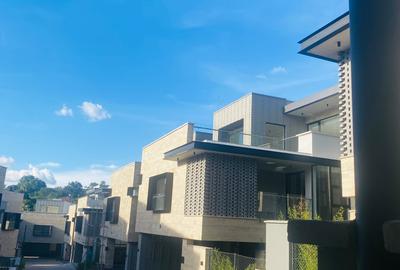 5 Bed Villa at Brookside