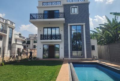 5 Bed House with En Suite in Lavington - 2