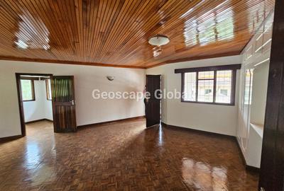 5 Bed House with En Suite in Gigiri